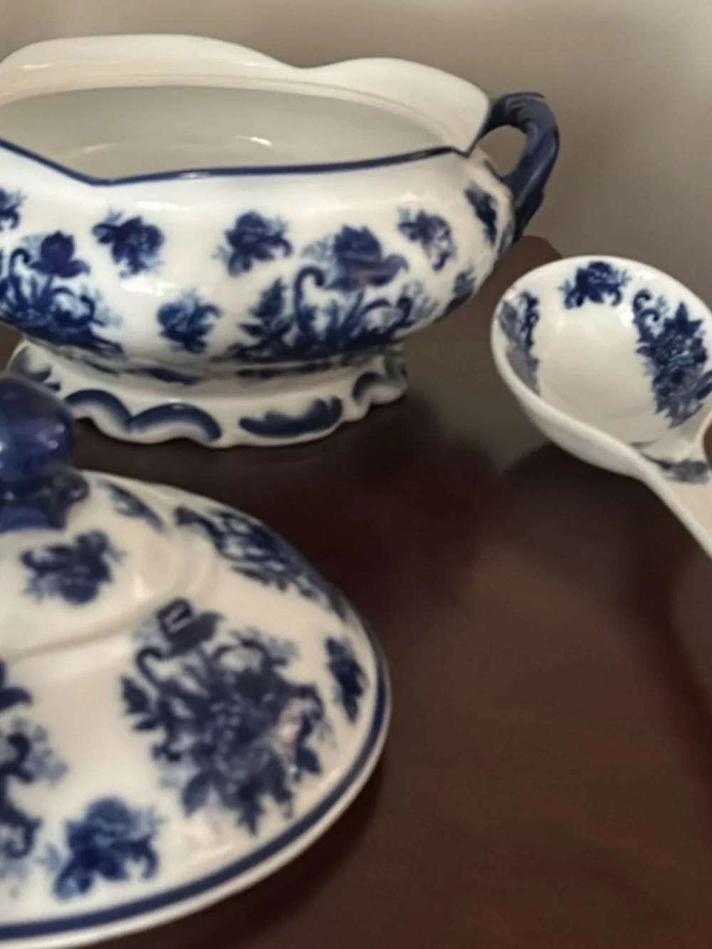 Gorgeous vintage Blue and white tureen